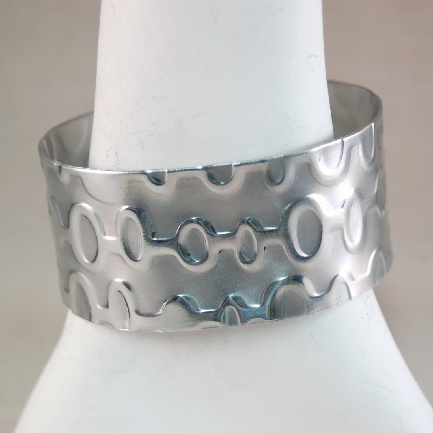 Nickelfreies Manschettenarmband Breites Metall Armband Gemustert Struktur Armband Hypo Allergenic Nickelfreies Manschettenarmband Breites Metall Armband Gemustert Struktur Armband Hypo Allergenic von kellymaekreations
