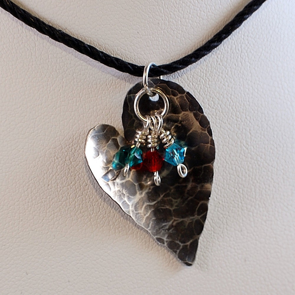 Personalisierte Halskette, Mutter Herz Halskette Sterling Silber Gehämmert Personalisierte Halskette, Mutter Herz Halskette Sterling Silber Gehämmert von kellymaekreations