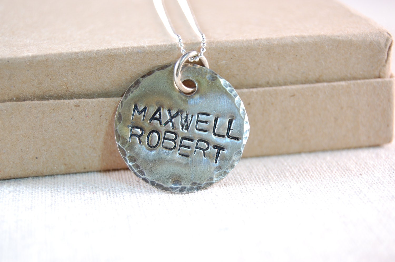 "Handgestempelte Sterling Silber Mütter Halskette Mit "Birthstone"." "Handgestempelte Sterling Silber Mütter Halskette Mit "Birthstone"." von kellymaekreations