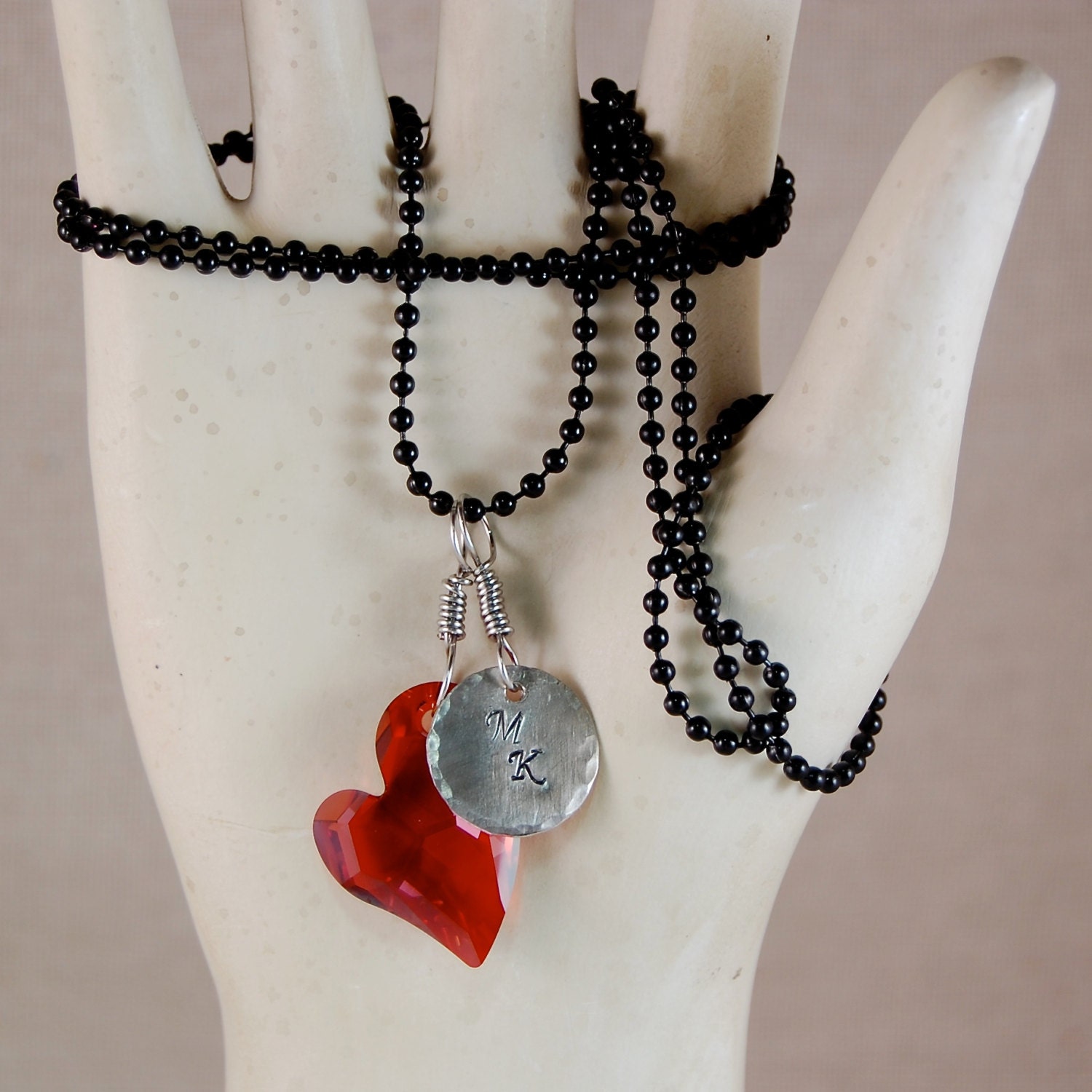 Personalisierte Halskette Rot Crystal Heart Valentine Personalisierte Anhänger Personalisierte Halskette Rot Crystal Heart Valentine Personalisierte Anhänger von kellymaekreations