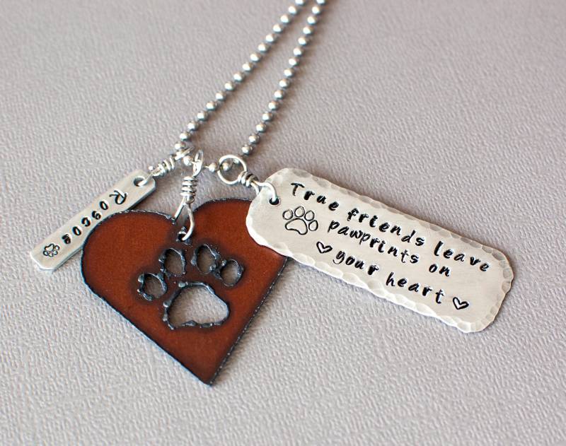 Personalisierte Haustier Halskette Personalisierte Paw Print Mom Geschenk Hund Katze Speicher Personalisierte Haustier Halskette Personalisierte Paw Print Mom Geschenk Hund Katze Speicher von kellymaekreations