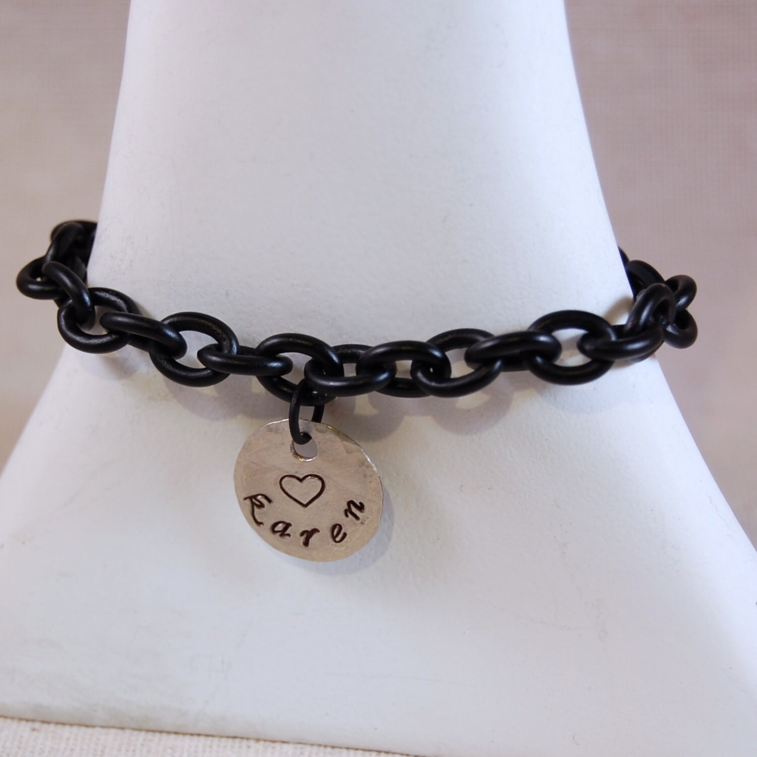 Personalisierte Mütter Armband, Bettelarmband, Name Schwarz Kette Armband Personalisierte Mütter Armband, Bettelarmband, Name Schwarz Kette Armband von kellymaekreations