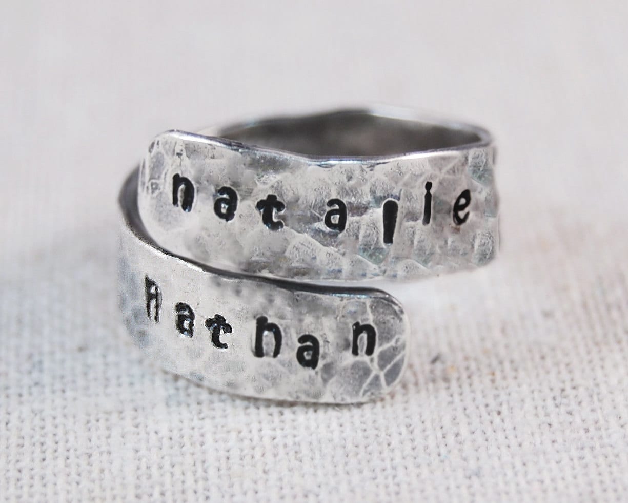 Personalisierte Sterling Silber Name Ring - Hand Gestempelt Mütter Personalisierte Sterling Silber Name Ring - Hand Gestempelt Mütter von kellymaekreations