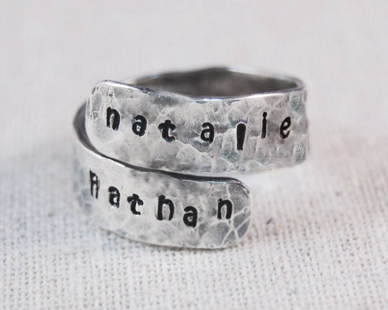 Personalisierte Sterling Silber Name Ring - Hand Gestempelt Mütter Personalisierte Sterling Silber Name Ring - Hand Gestempelt Mütter von kellymaekreations
