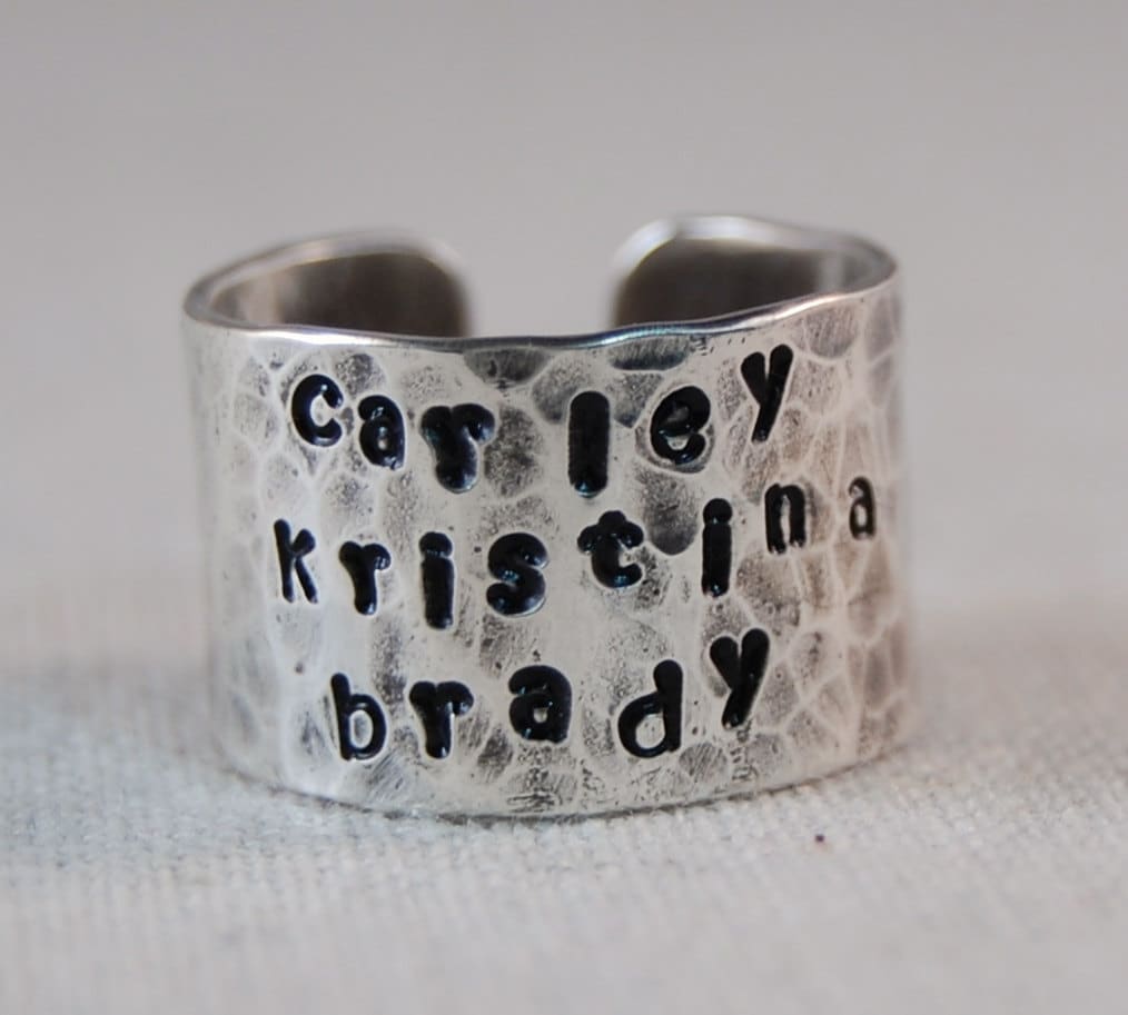 Personalisierter Mutterring Sterling Silber Handgestempelter Ring Personalisierter Mutterring Sterling Silber Handgestempelter Ring von kellymaekreations