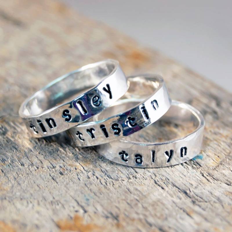 Personalisierter Stapelbarer Namensring. Personalisiertes Muttertagsgeschenk. Handgemachter Sterling Silber Ring Personalisierter Stapelbarer Namensring. Personalisiertes Muttertagsgeschenk. Handgemachter Sterling Silber Ring von kellymaekreations