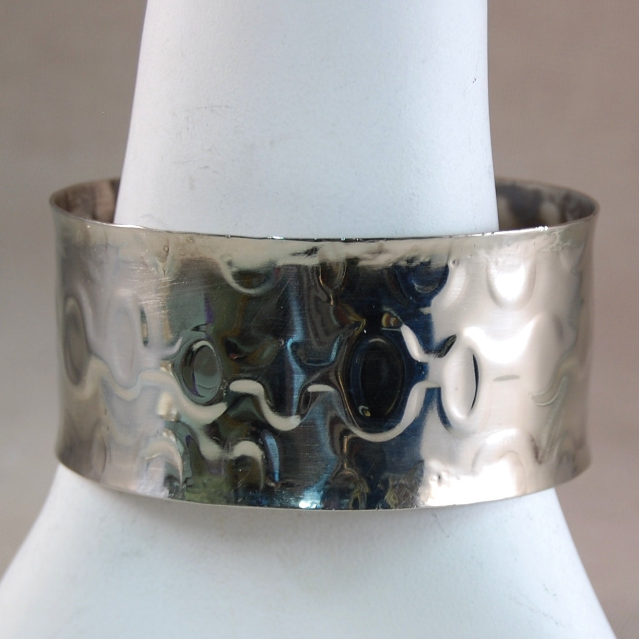 Sterling Silber Armband - Breites Metall Manschette Oval Muster Strukturierte Armreif Sterling Silber Armband - Breites Metall Manschette Oval Muster Strukturierte Armreif von kellymaekreations