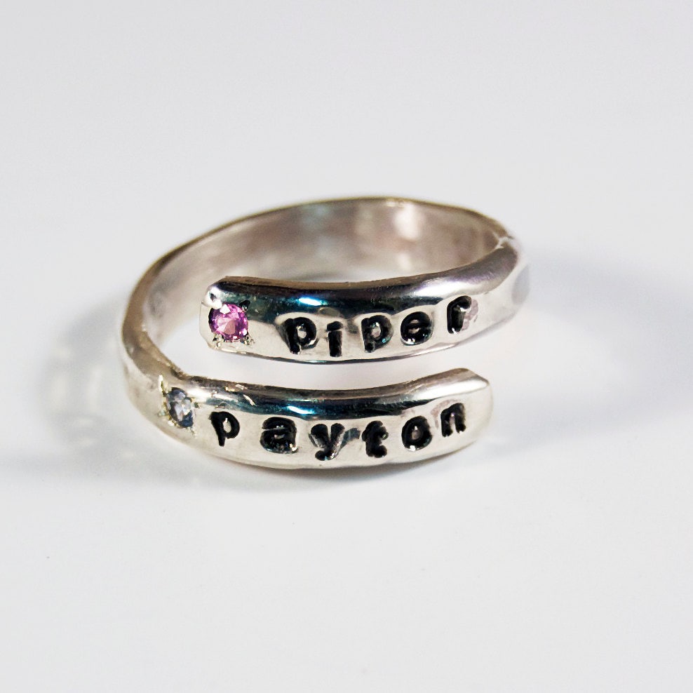 Sterling Silber Mütter Ring Benutzerdefinierte Name & Birthstone Stapelbar Ring Sterling Silber Mütter Ring Benutzerdefinierte Name & Birthstone Stapelbar Ring von kellymaekreations