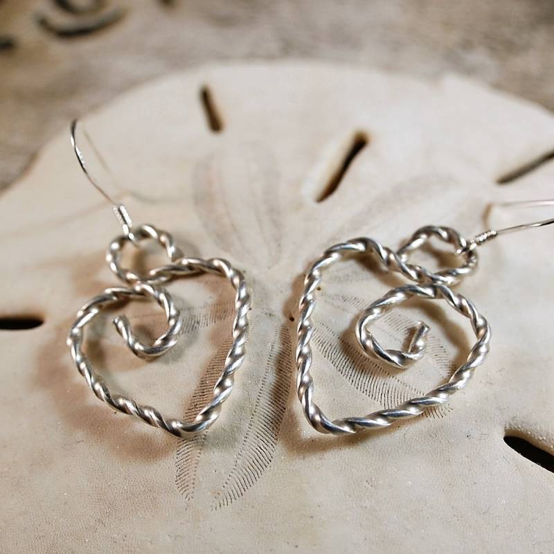 sterling Silber Herzohrringe, Herz Geformt, Verdreht Draht sterling Silber Herzohrringe, Herz Geformt, Verdreht Draht von kellymaekreations