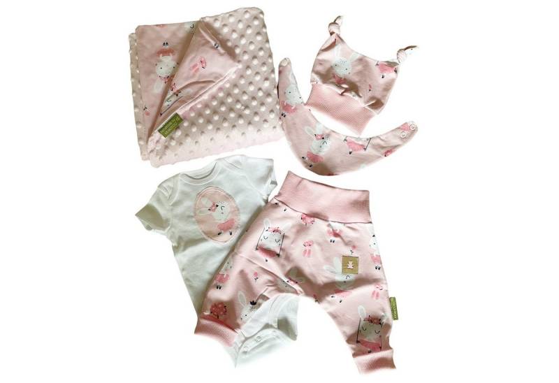 kennydoo Erstausstattungspaket Baby Erstausstattung Set Hasenmädchen (5 teilig) Baby Decke, Hose, Knoten-Mütze, Halstuch, Body, Handmade in DE von kennydoo