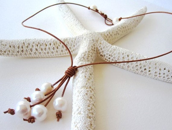 Boho Chic Halskette, Resort-Stil Schmuck, Strand-Stil Perle Und Leder Lasso, Verstellbare Länge, Hippie-Chic Halskette von keyLimeGiraffedesign