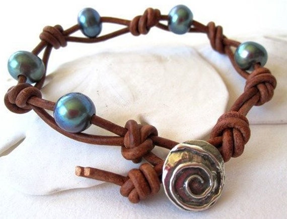 Boho Perle Armband, Schwarze Perle, Süßwasser Wrap Schmuck, Leder Wickelarmband, Strand von keyLimeGiraffedesign