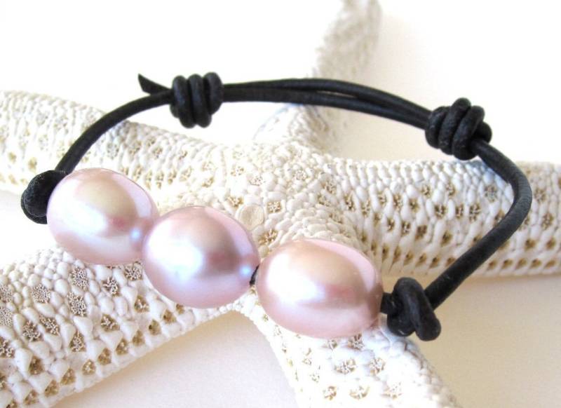 Juni Birthstone, Rosa Süßwasser Perle Armband, Leder, Perlen, Süßwasserperlen, Verstellbare Lederschmuck von keyLimeGiraffedesign