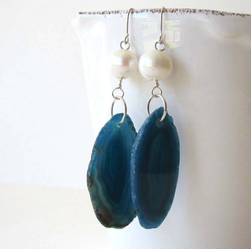 Lange Baumeln Sie Ohrringe, Ohrringe Aussage, Achat Scheibe Schmuck, Zuchtperlen, Weiße Perle von keyLimeGiraffedesign