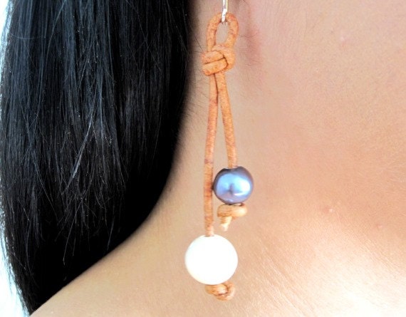 Perle Und Leder Ohrringe, Perlen Weiße Pfau Perlenohrring, Pearl Schmuck von keyLimeGiraffedesign