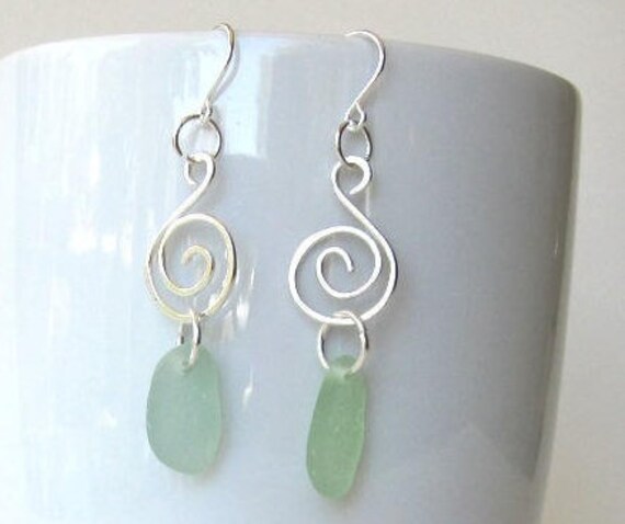 Seeglas Ohrringe Boho, Baumeln Seeglas, Boho Strand Schmuck, Sterling Silber Wirbel Ohrringe, Lange Ohrhänger von keyLimeGiraffedesign