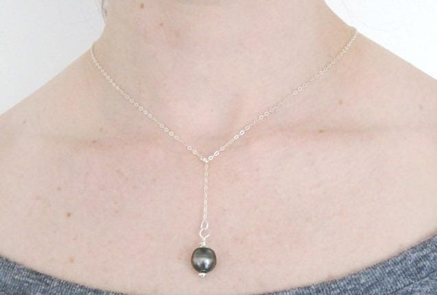 Tahiti Perle Halskette, Sterling Silber Perlen Einzelne Tropfen Lariat Y Halskette von keyLimeGiraffedesign