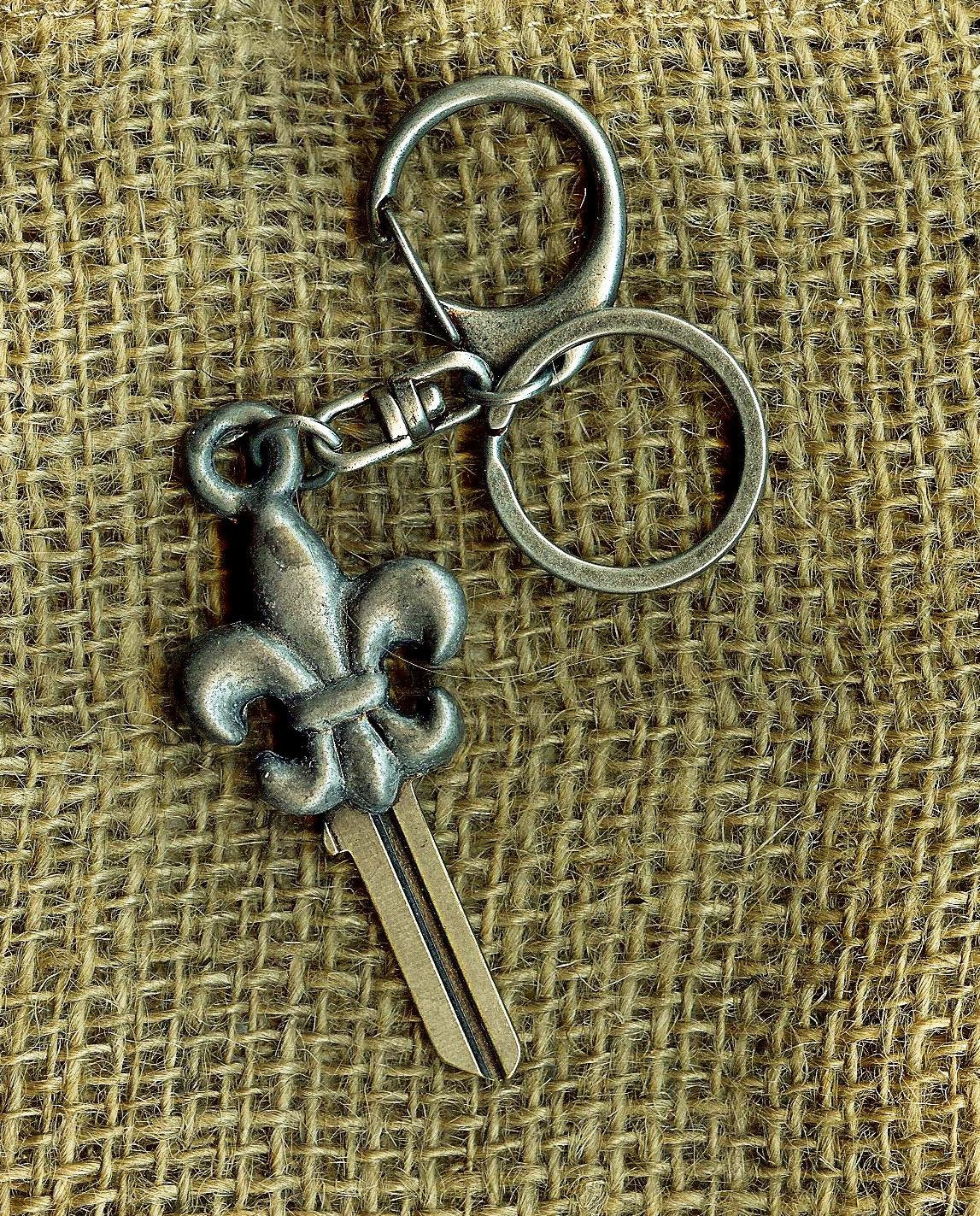 Fleur De Lis Schlüsselanhänger...und Schon Könnt Ihr Euren Schlüssel Zu Euch Nach Hause Schnitzen Lassen Fleur De Lis Schlüsselanhänger...und Schon Könnt Ihr Euren Schlüssel Zu Euch Nach Hause Schnitzen Lassen von keystomycastle