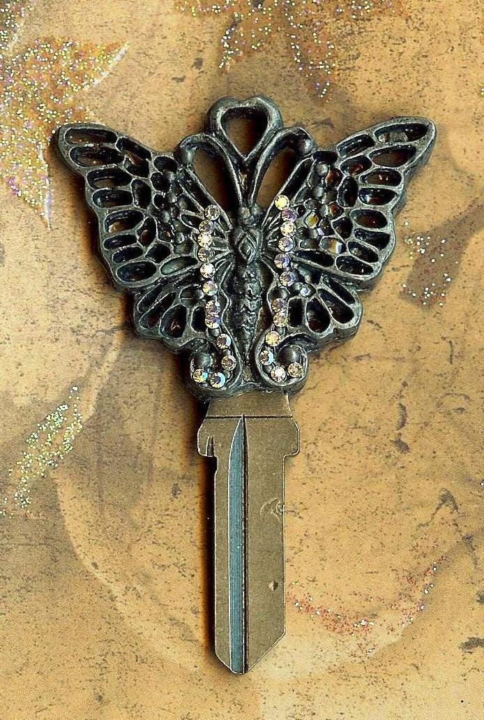 Schmetterling Küsst...zierlicher Haus Schlüssel Mit Swarovski Kristallen Schmetterling Küsst...zierlicher Haus Schlüssel Mit Swarovski Kristallen von keystomycastle