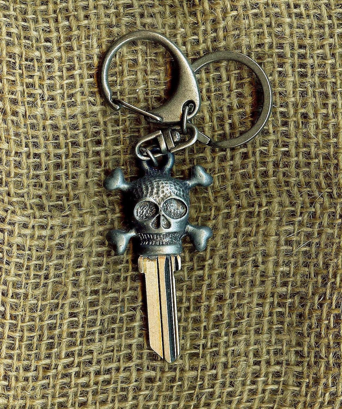 Totenkopf Schlüsselring...und Sie Können Den Schlüssel Zu Sich Nach Hause Schnitzen Totenkopf Schlüsselring...und Sie Können Den Schlüssel Zu Sich Nach Hause Schnitzen von keystomycastle