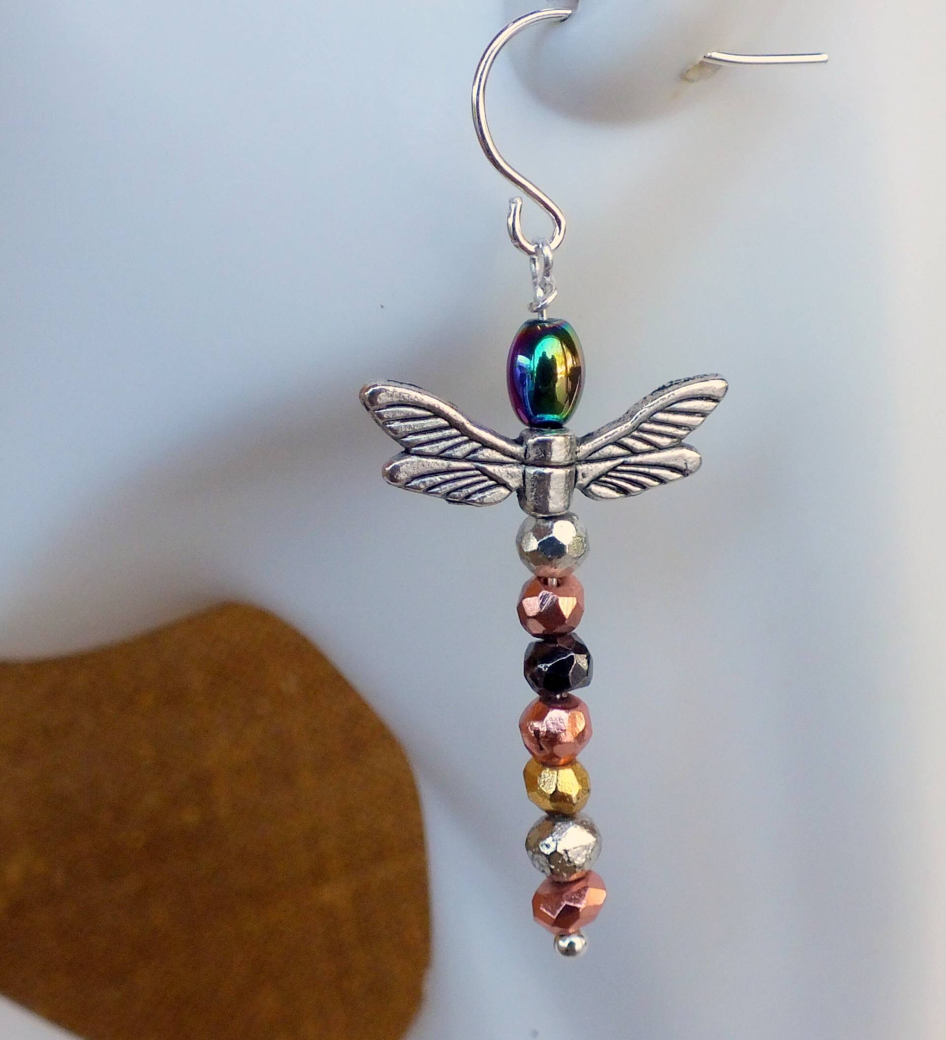 Libelle Ohrringe. Libellen-Titaniumbeschichtete Hämatit Ohrringe von keywestdesigning