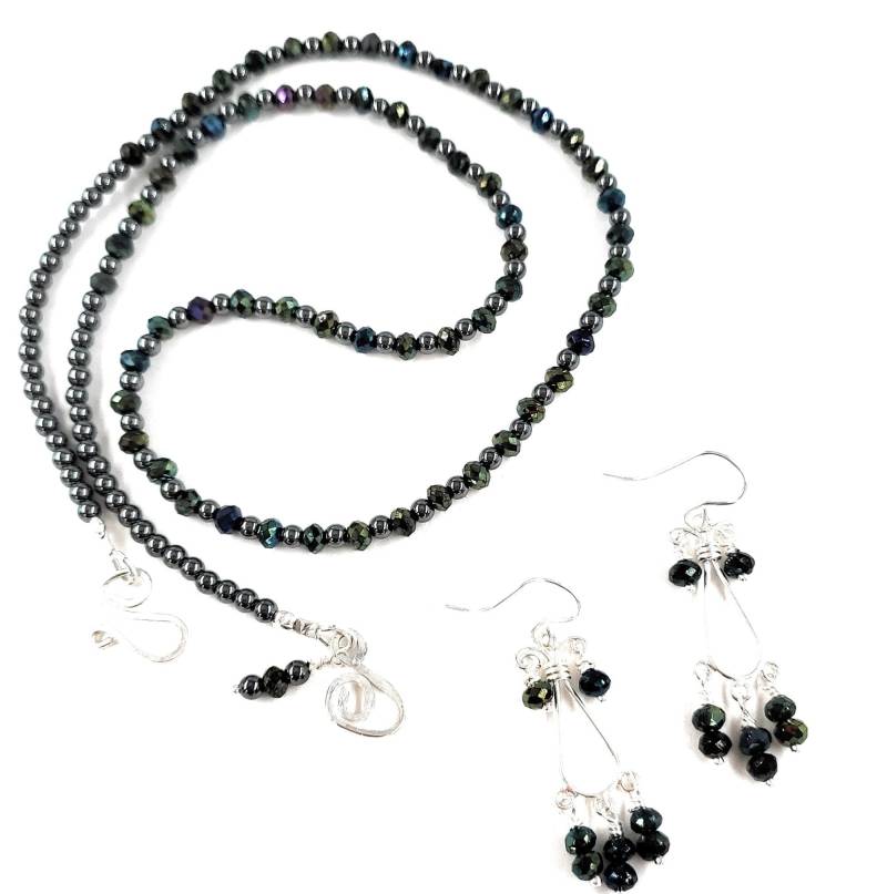 Spinell Mystic Titan Und Hämatit Halskette Ohrring Set von keywestdesigning