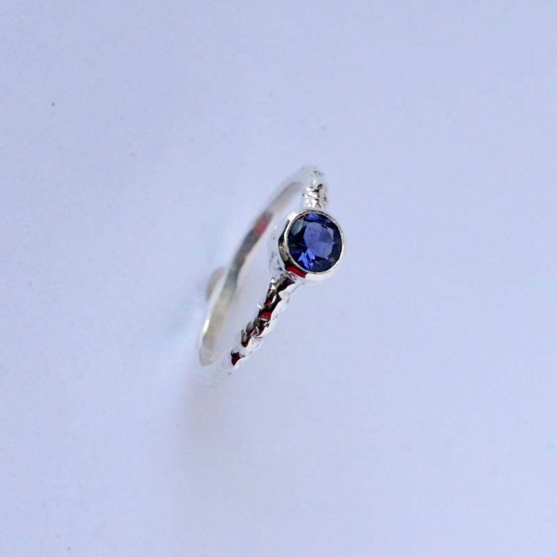 Alternative Verlobungsring, Silber Solitaire Ring, Einzelsteinring, Wiedergewonnenes Silber, Rustikale Verlobungsring Ohne Diamant. Größe 7 von kezzo