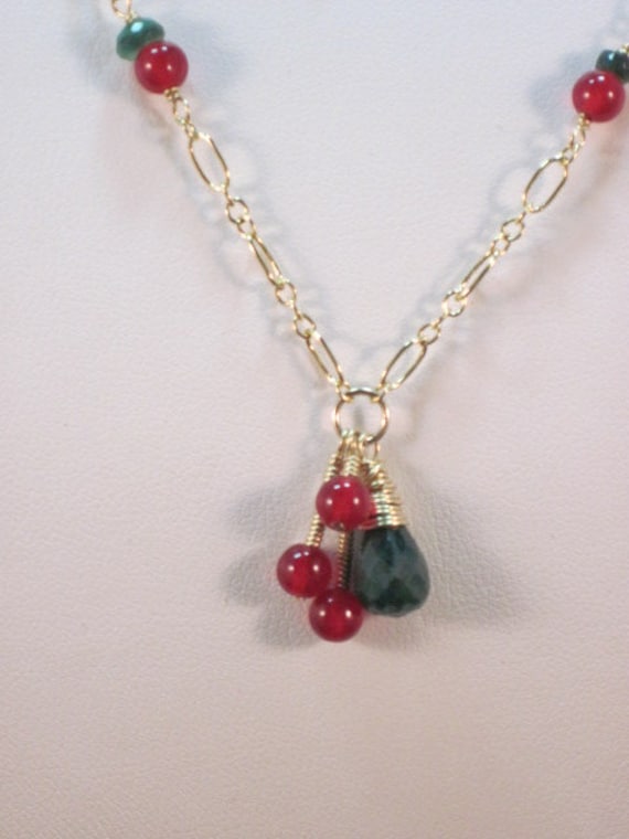 Echtes Smaragd Und Jade Kirsche Halsketten-Set von kgdezines