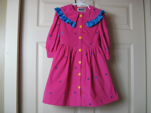 Hellrosa Besticktes Cordkleid - Größe 5 von kgdezines