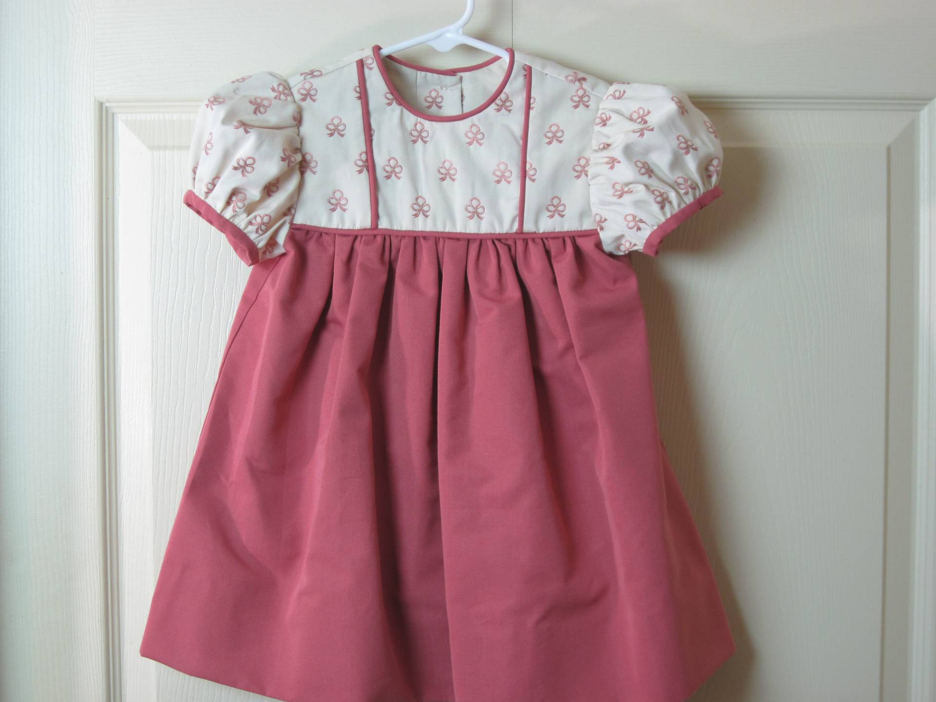 Hübsches Rosa Schleifen Kleid 4 Kleinkind von kgdezines