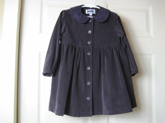 Pflaumenhunde-Zahn Cordkleid - 4 Kleinkind von kgdezines