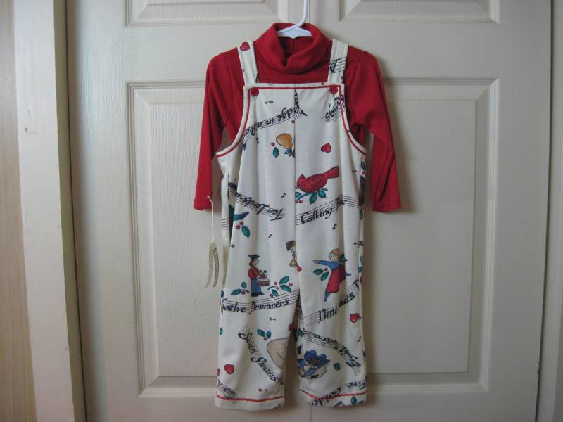 Rebhuhn in Einem Pear Tree Print Fleece Overall Und Shirt Set - 12/18 Monate von kgdezines