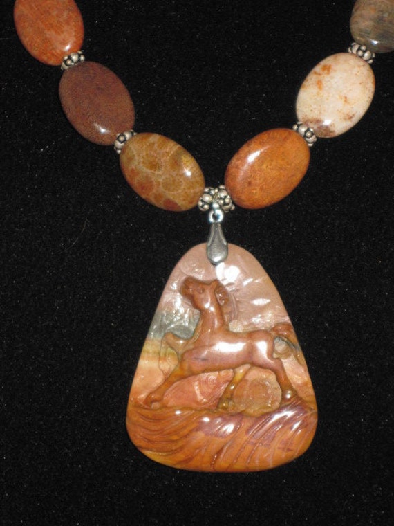 Succor Creek Jaspis - Geschnitzte Pferde Halskette Set von kgdezines