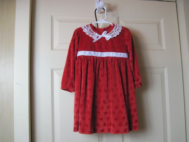 Valentinstag, 3Toddler, Rotes Samtkleid von kgdezines