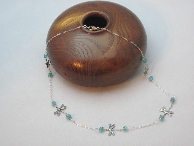 Zarte Libellen Und Apatit Edelstein Halskette Ohrring Set von kgdezines