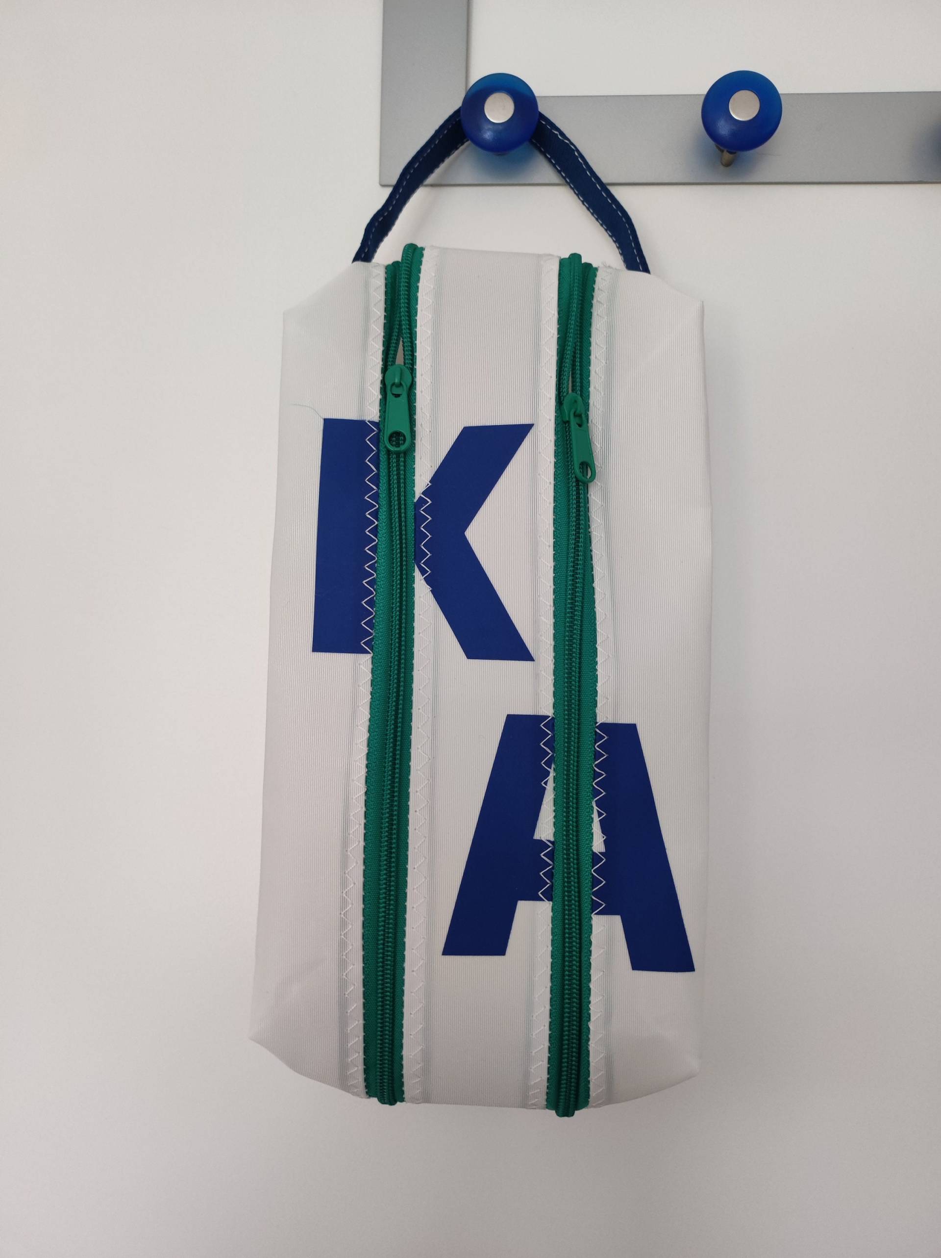 Kulturtasche "L" Aus Stabilem, Neuwertigem Segeltuch Groß, Personalisierbar Kulturtasche "L" Aus Stabilem, Neuwertigem Segeltuch Groß, Personalisierbar von kiHZigZag
