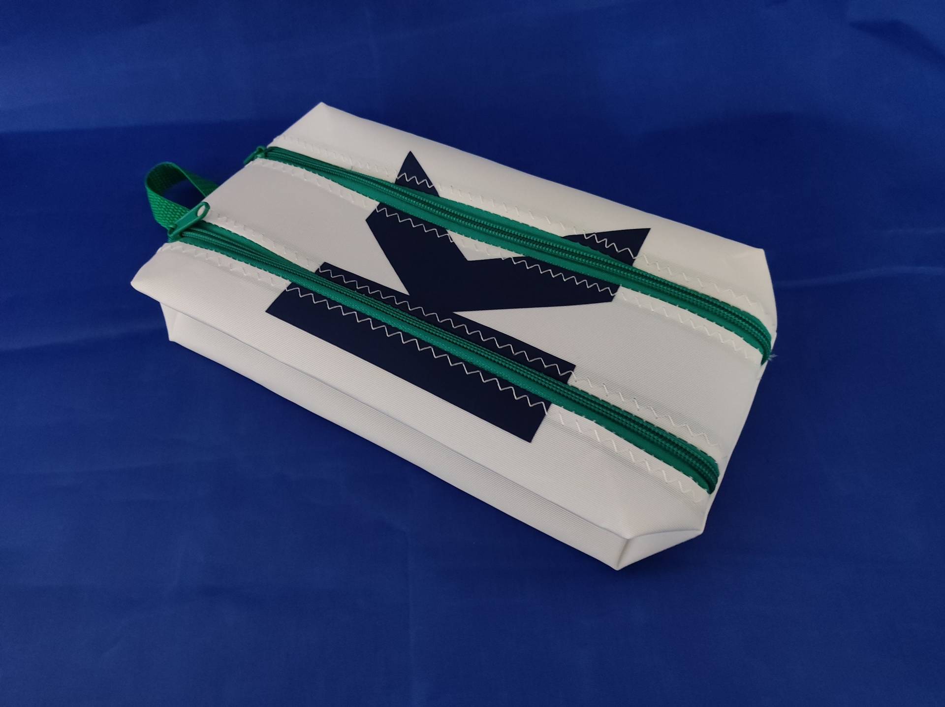 Kulturtasche "N" Aus Neuwertigem, Stabilem Segeltuch Personalisierbar Kulturtasche "N" Aus Neuwertigem, Stabilem Segeltuch Personalisierbar von kiHZigZag