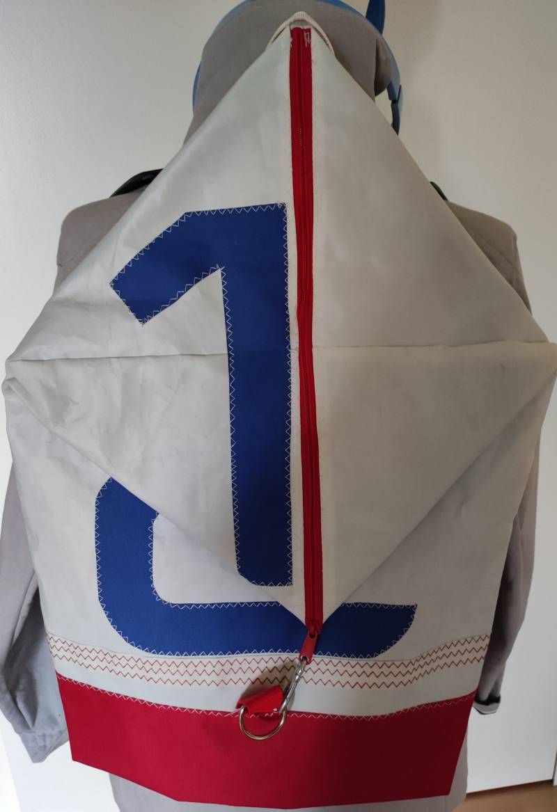 Rucksack "12" Aus Gebrauchtem Segeltuch Rucksack "12" Aus Gebrauchtem Segeltuch von kiHZigZag