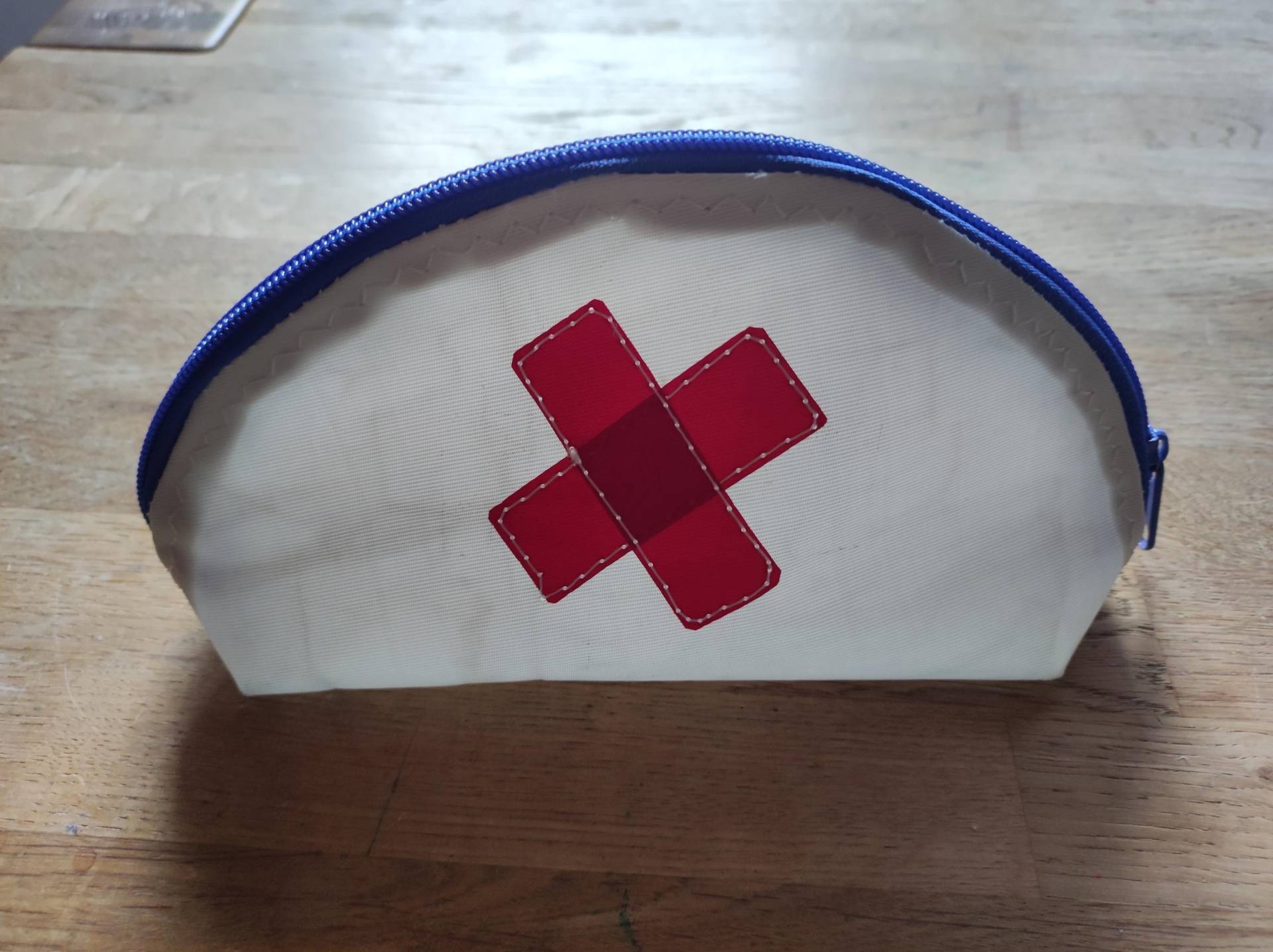 Täschchen Aus Segeltuch Für Medikamente, Pflaster, Reiseapotheke Täschchen Aus Segeltuch Für Medikamente, Pflaster, Reiseapotheke von kiHZigZag