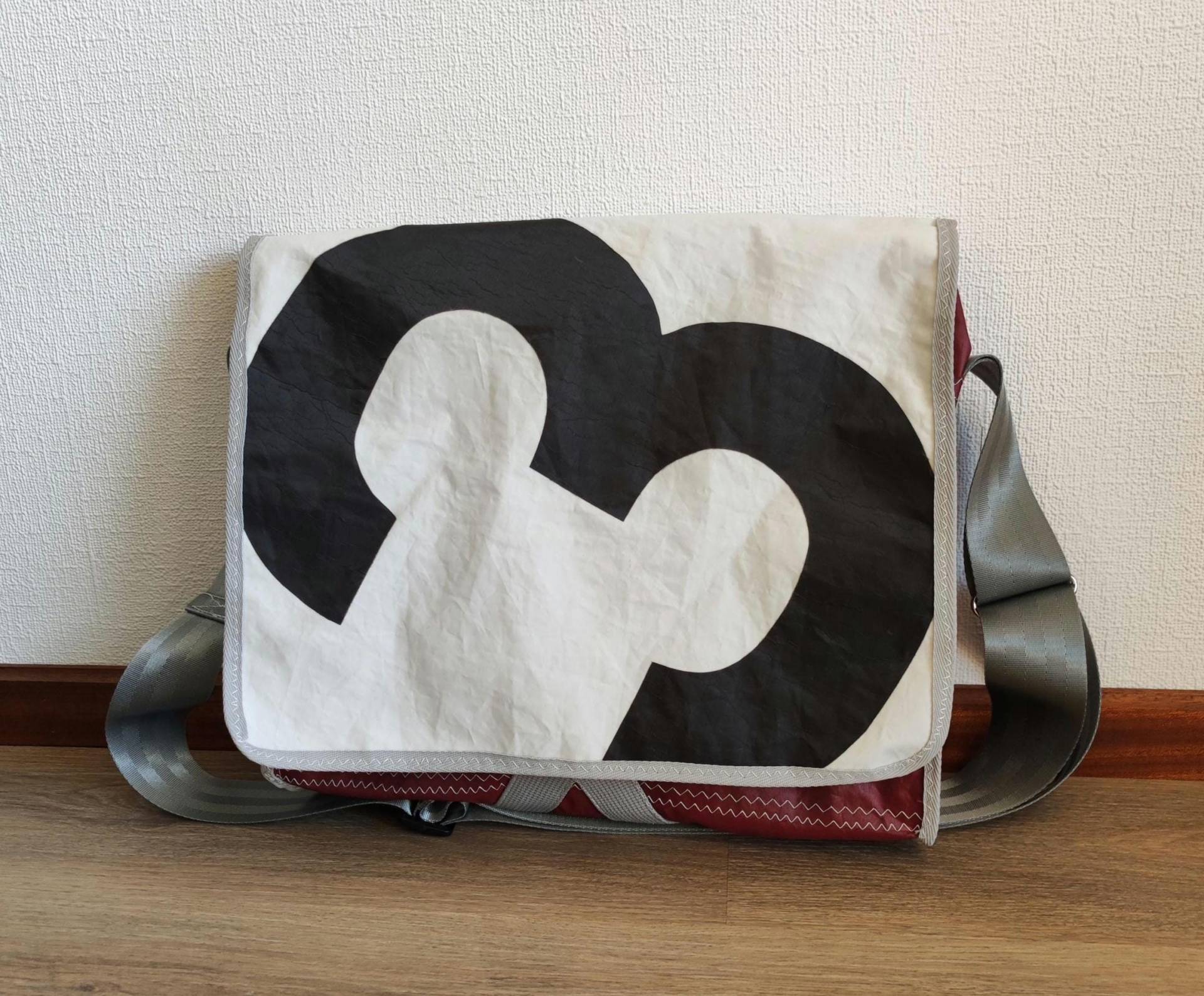 Tasche "3" Aus Gebrauchtem Segel Tasche "3" Aus Gebrauchtem Segel von kiHZigZag