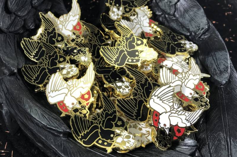 Nevermore Variant Hard Emaille Pin von kickingshoes