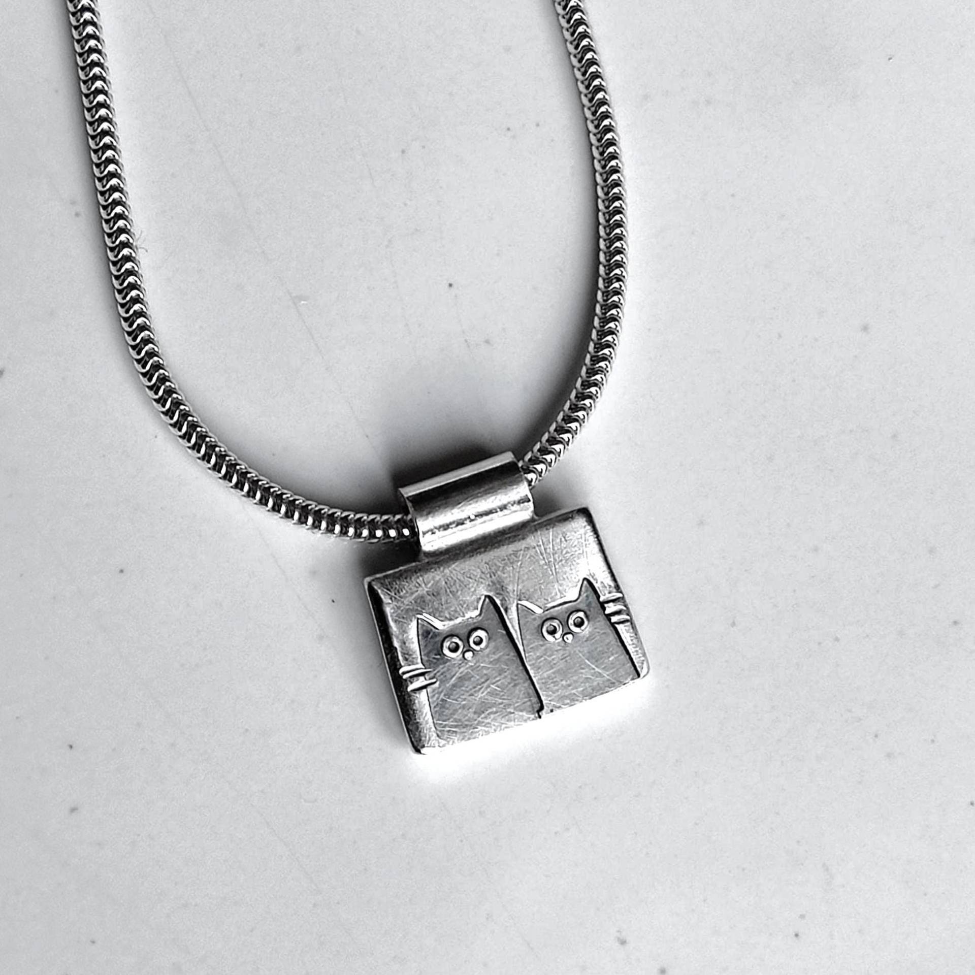 Kette Mit Katzenpaar Kette Mit Katzenpaar von kiezmietz