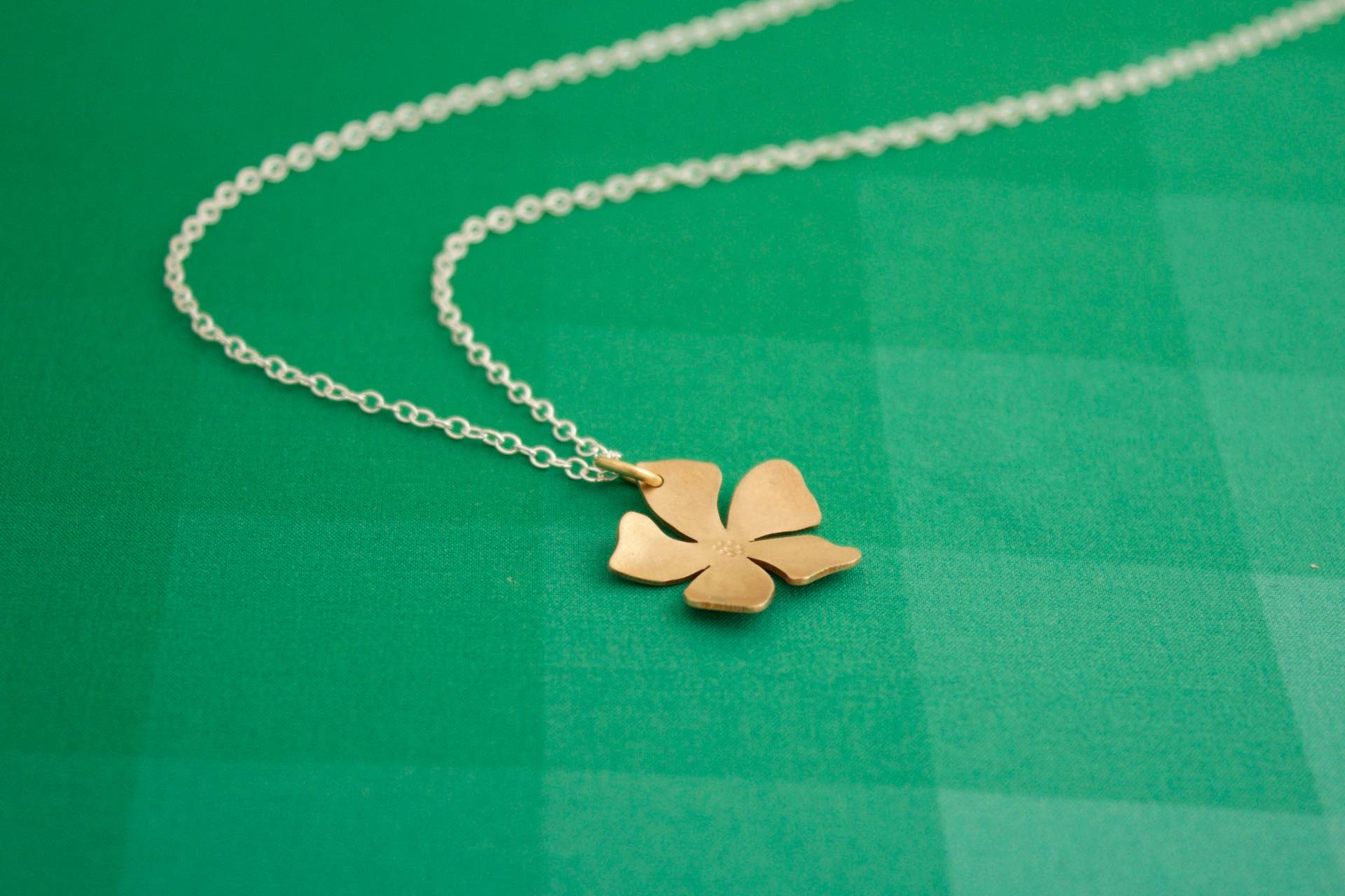 Frühling Blume Anhänger, Zarte Messing Blume, Bronze Blumenanhänger Frühling Blume Anhänger, Zarte Messing Blume, Bronze Blumenanhänger von kikibyKV