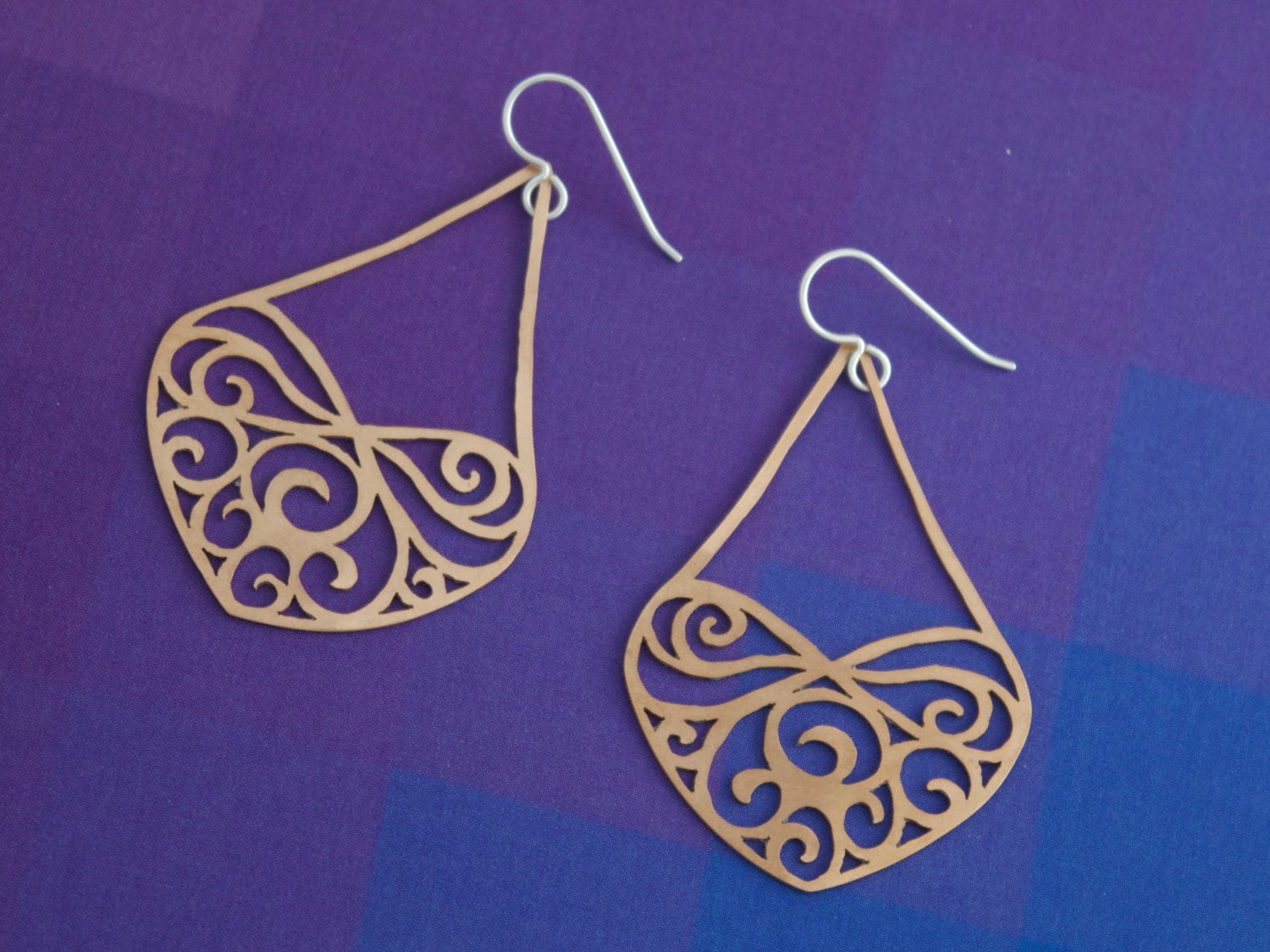 Unendliche Liebe Zarte Spitze Inspirierten Bronze Ohrringe Unendliche Liebe Zarte Spitze Inspirierten Bronze Ohrringe von kikibyKV