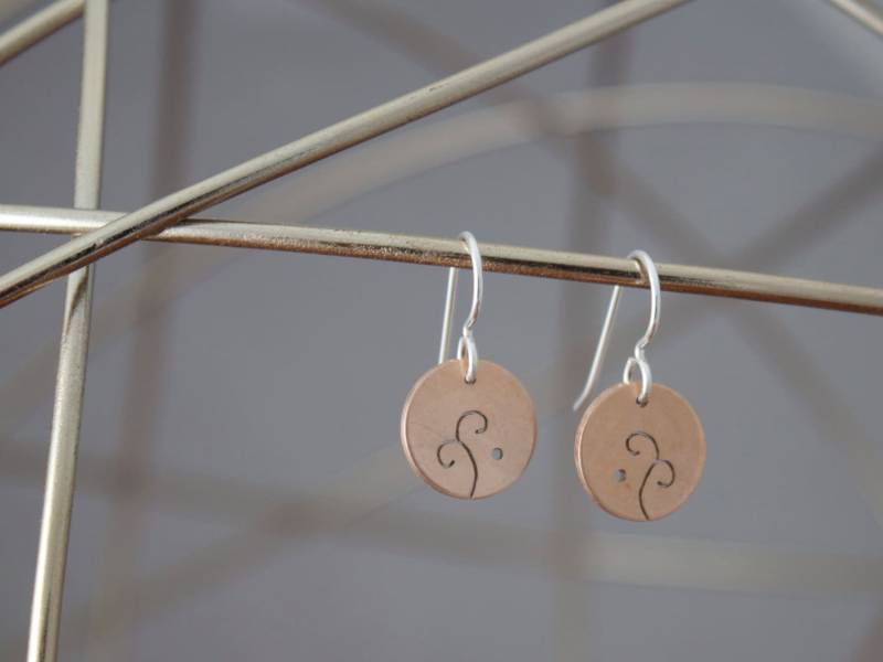 Zarte Swirl Ohrringe, Bronze Skurrilen Ohrringe Zarte Swirl Ohrringe, Bronze Skurrilen Ohrringe von kikibyKV