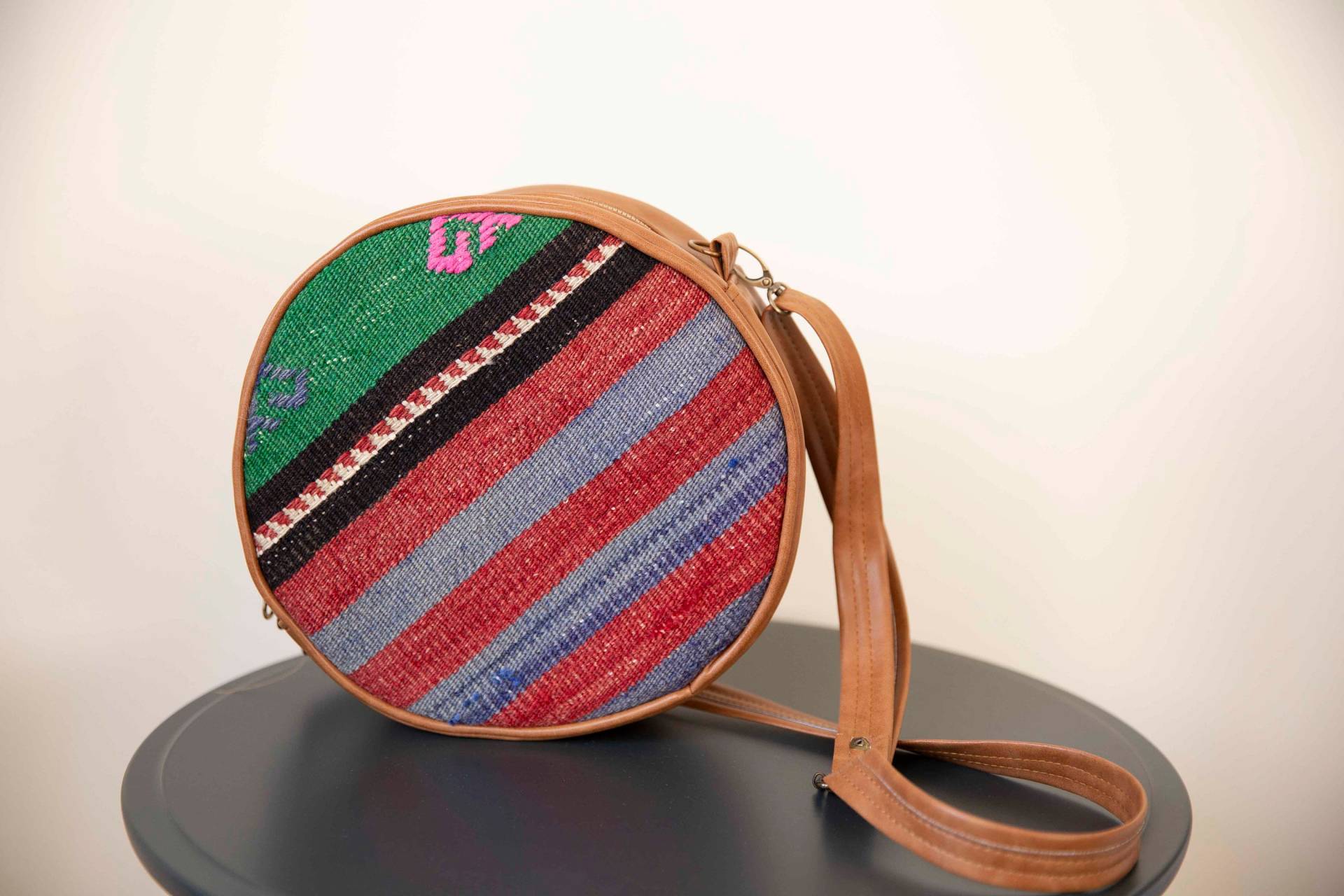 Damen Ledertaschen, Leder Handtaschen, Schultertasche, Designer Tasche, Vintage Kelim Geflochtene Oval Crossbody Ledertasche, Kb 34 Damen Ledertaschen, Leder Handtaschen, Schultertasche, Designer Tasche, Vintage Kelim Geflochtene Oval Crossbody Ledertasche, Kb 34 von kilimpillowkingdom