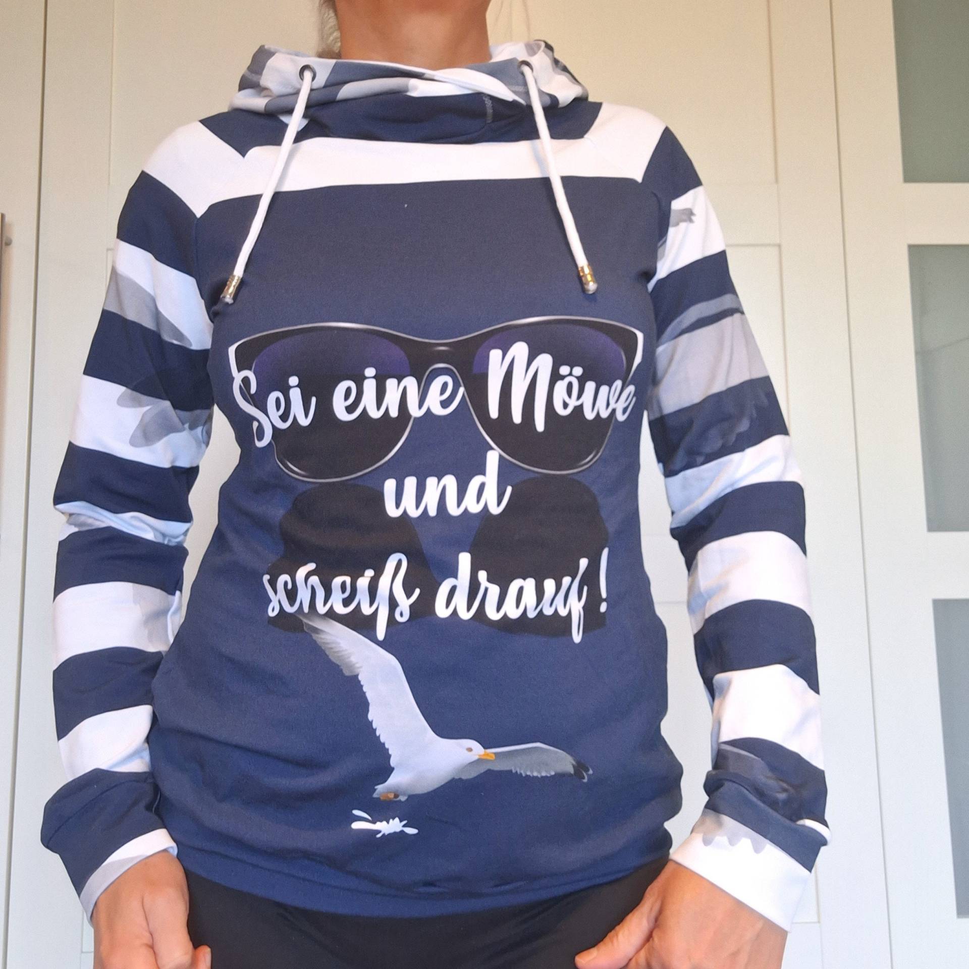 Hoodie Maritim Damen "Sei Eine Möwe" // Damenhoodie /Hoodie Lustig Möwe//Hoodie Blau Weiß //Maritime Hoodies von kilunikat