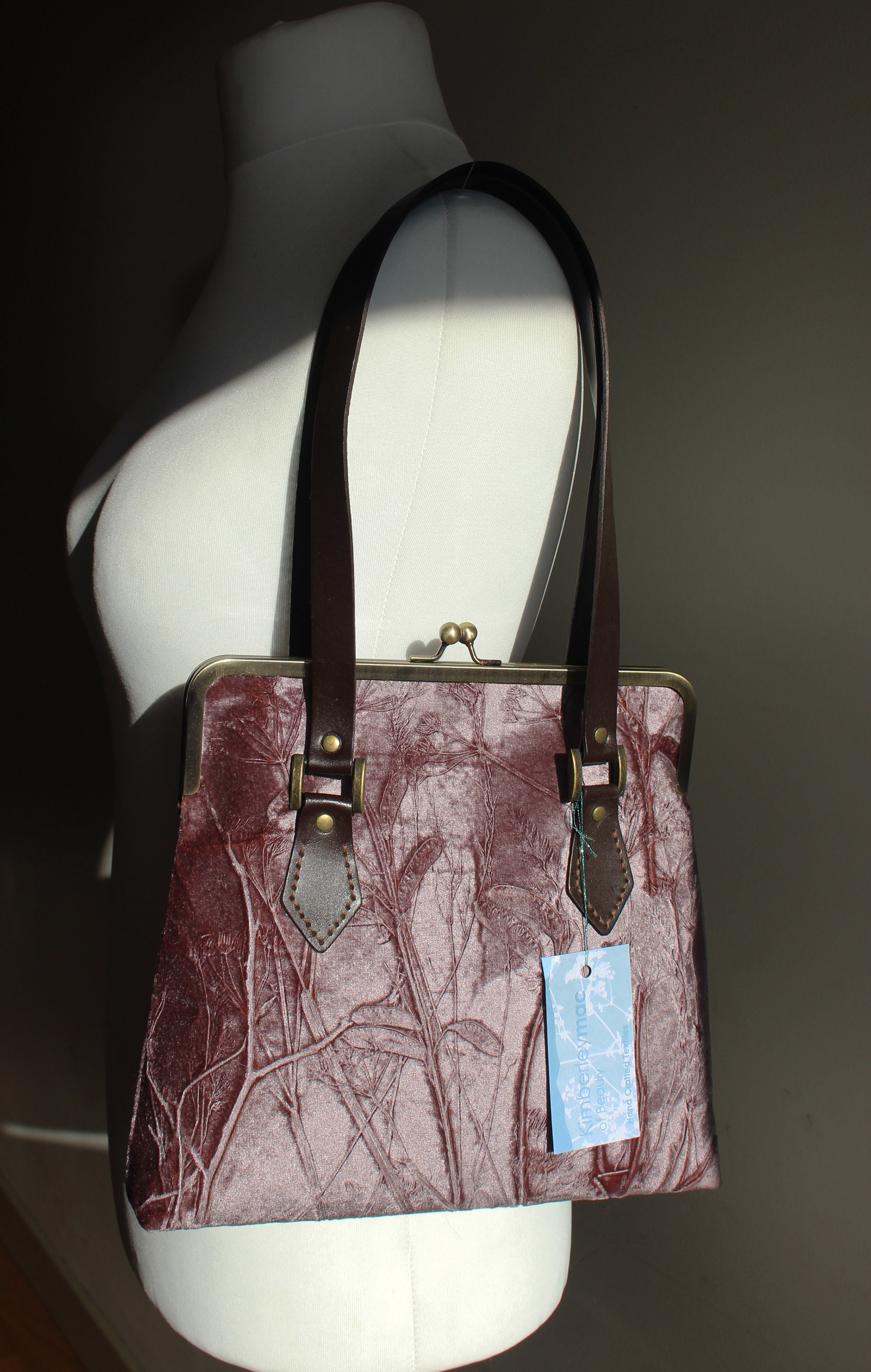 Geprägte Samt Laub Print Silber Irisierende Kisslock Handtasche von kimberleymac