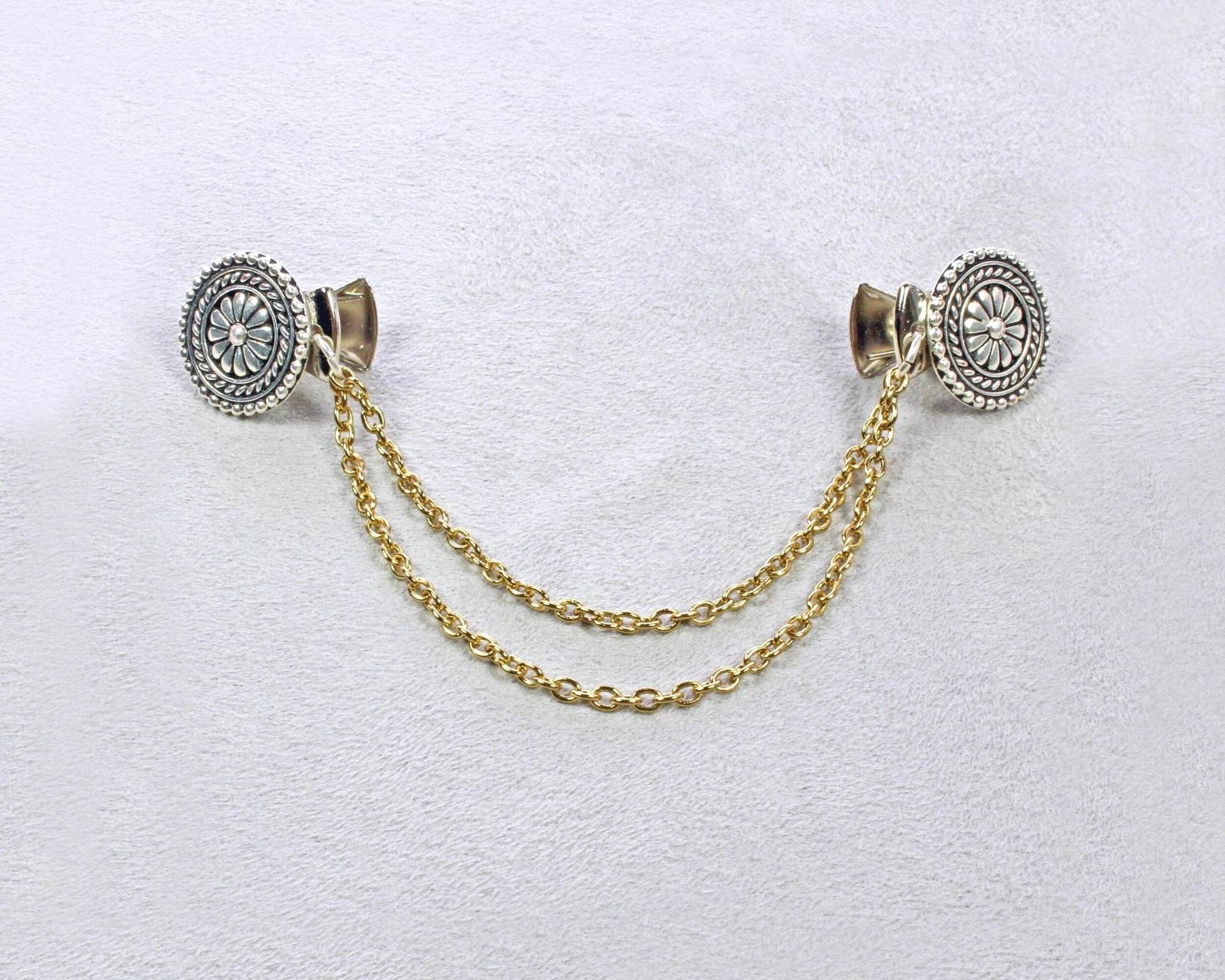 Doppelte Goldkette An Silberfarbenem Pullover-Clip Doppelte Goldkette An Silberfarbenem Pullover-Clip von kimsbling