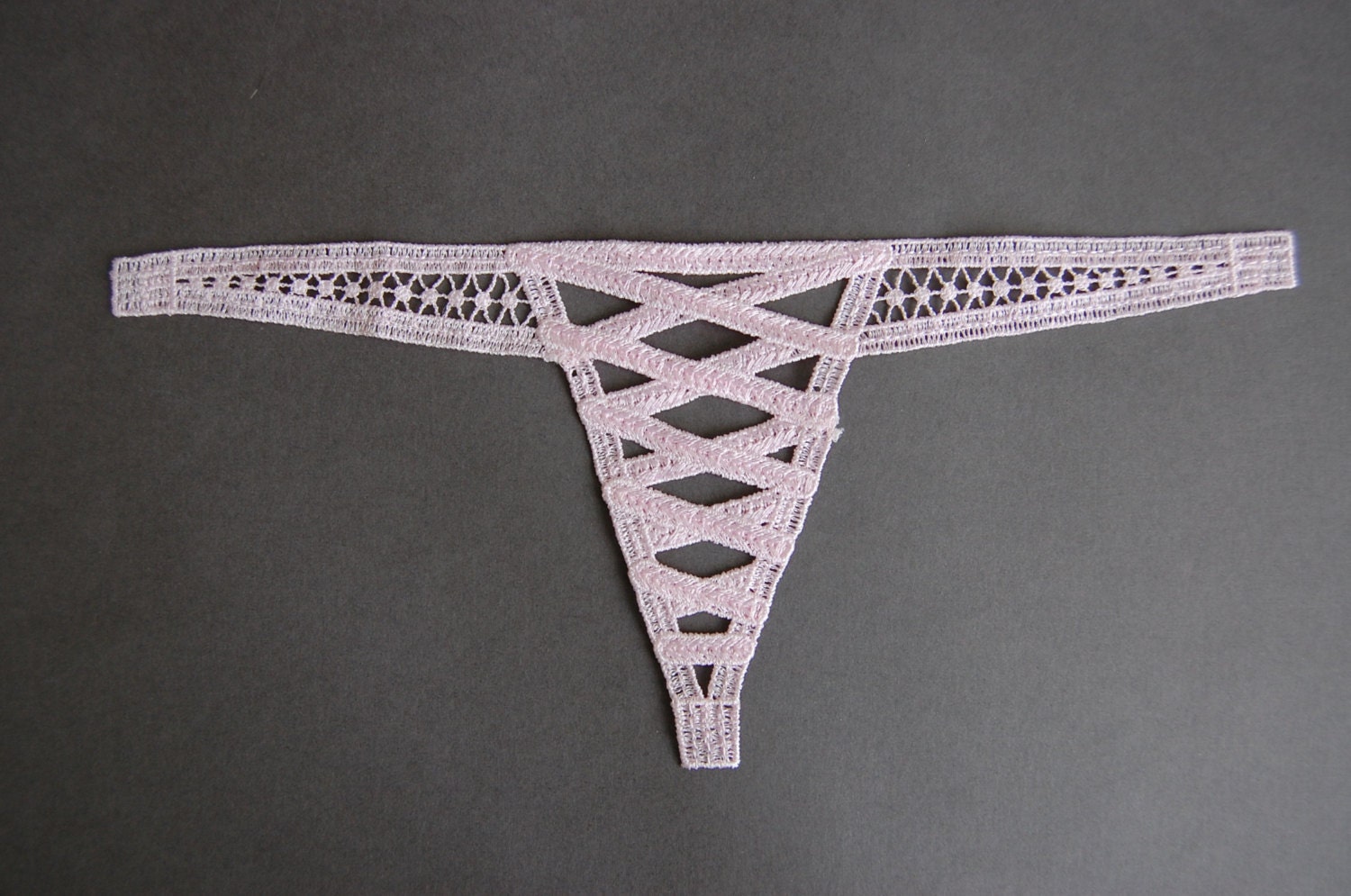 Lange Rosa Spitzenapplikation von kimthayer